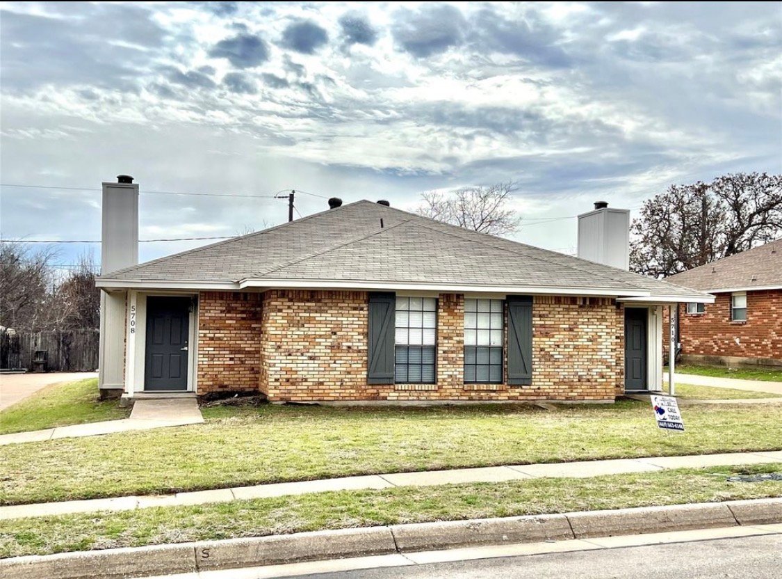 Arlington Townhome: 5708 Ranchogrande Dr