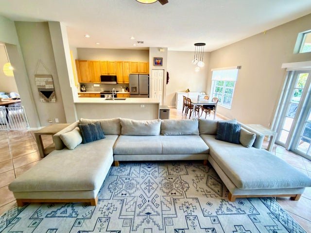 Weston House: 1618 Royal Grove Way