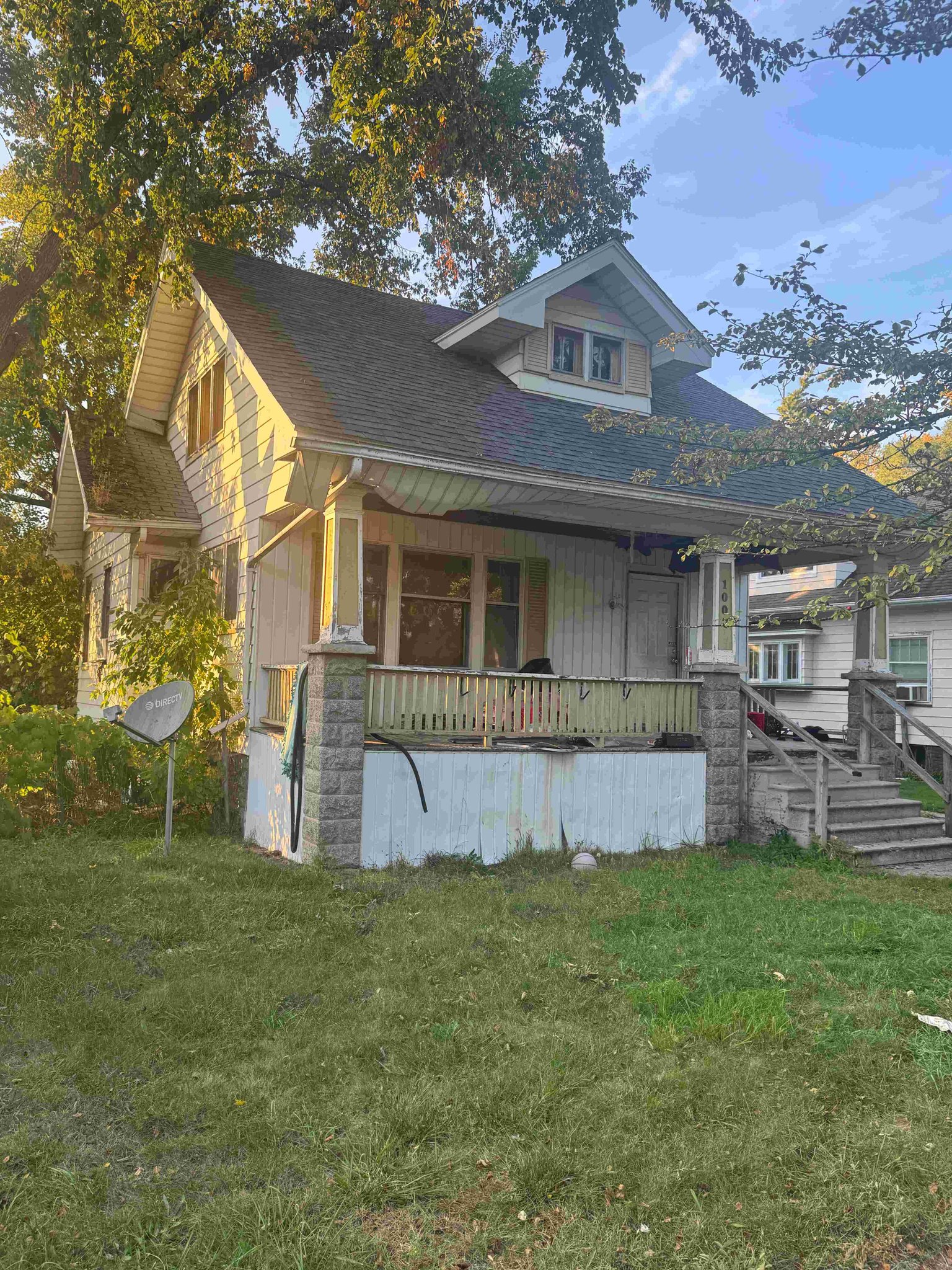 Saginaw House: 1007 N Oakley St