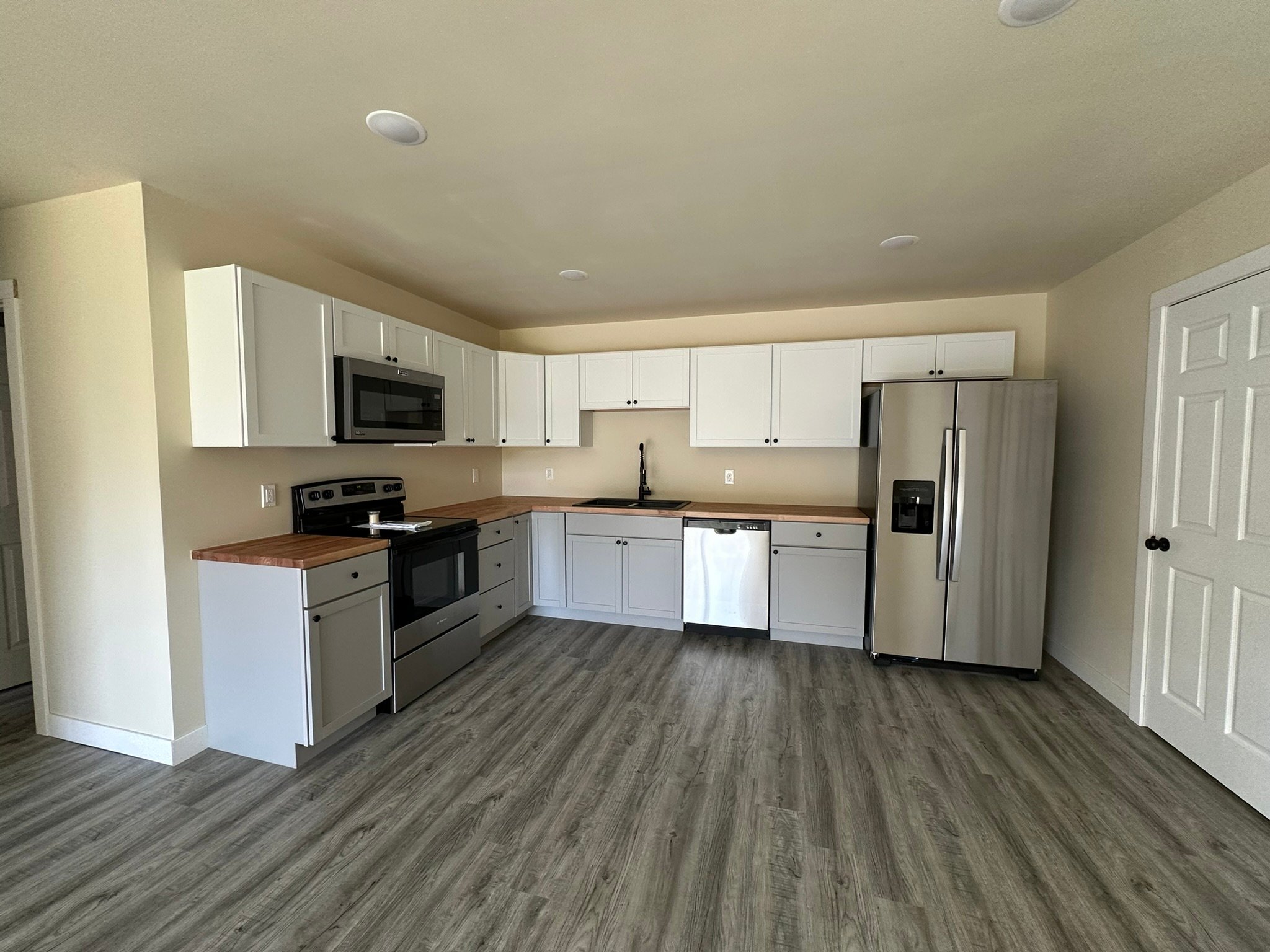 Galesville Apartment: 16899 S 12th Street