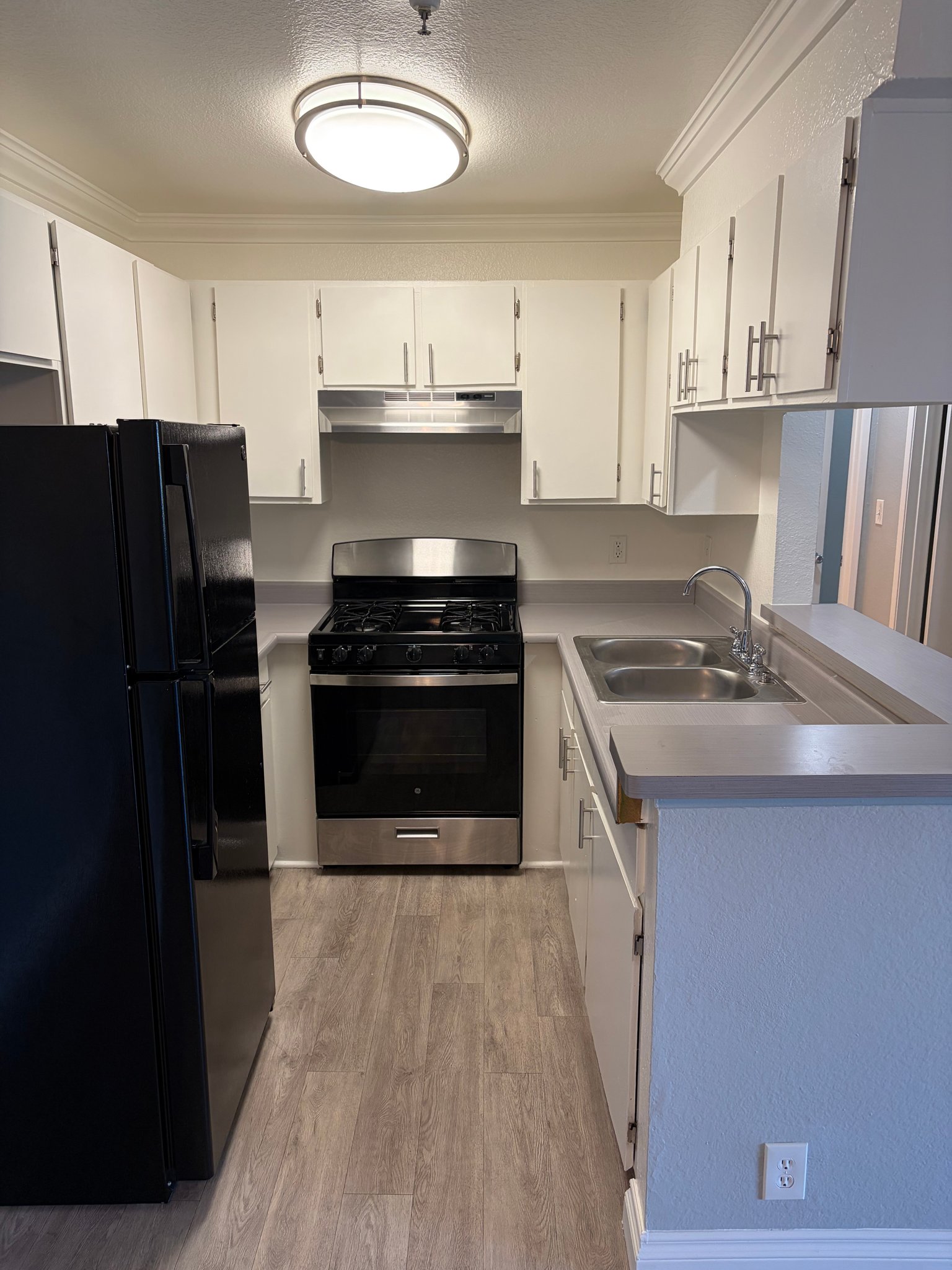 North Hollywood Apartment: 5811 Tujunga ave