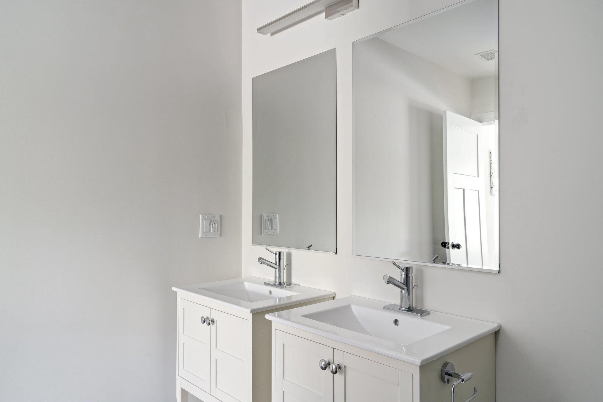 Roslindale Apartment: 317 Belgrade Ave