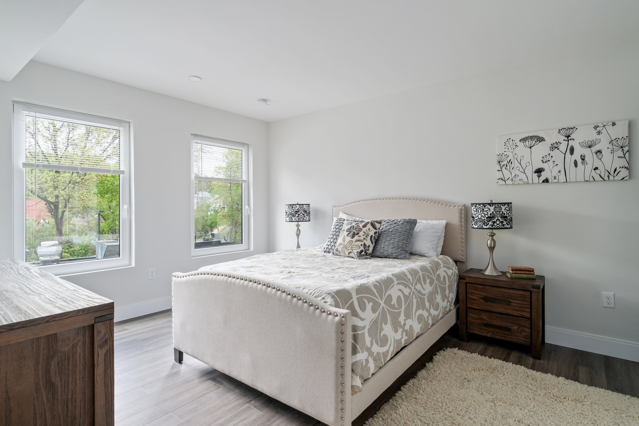 Roslindale Apartment: 317 Belgrade Ave