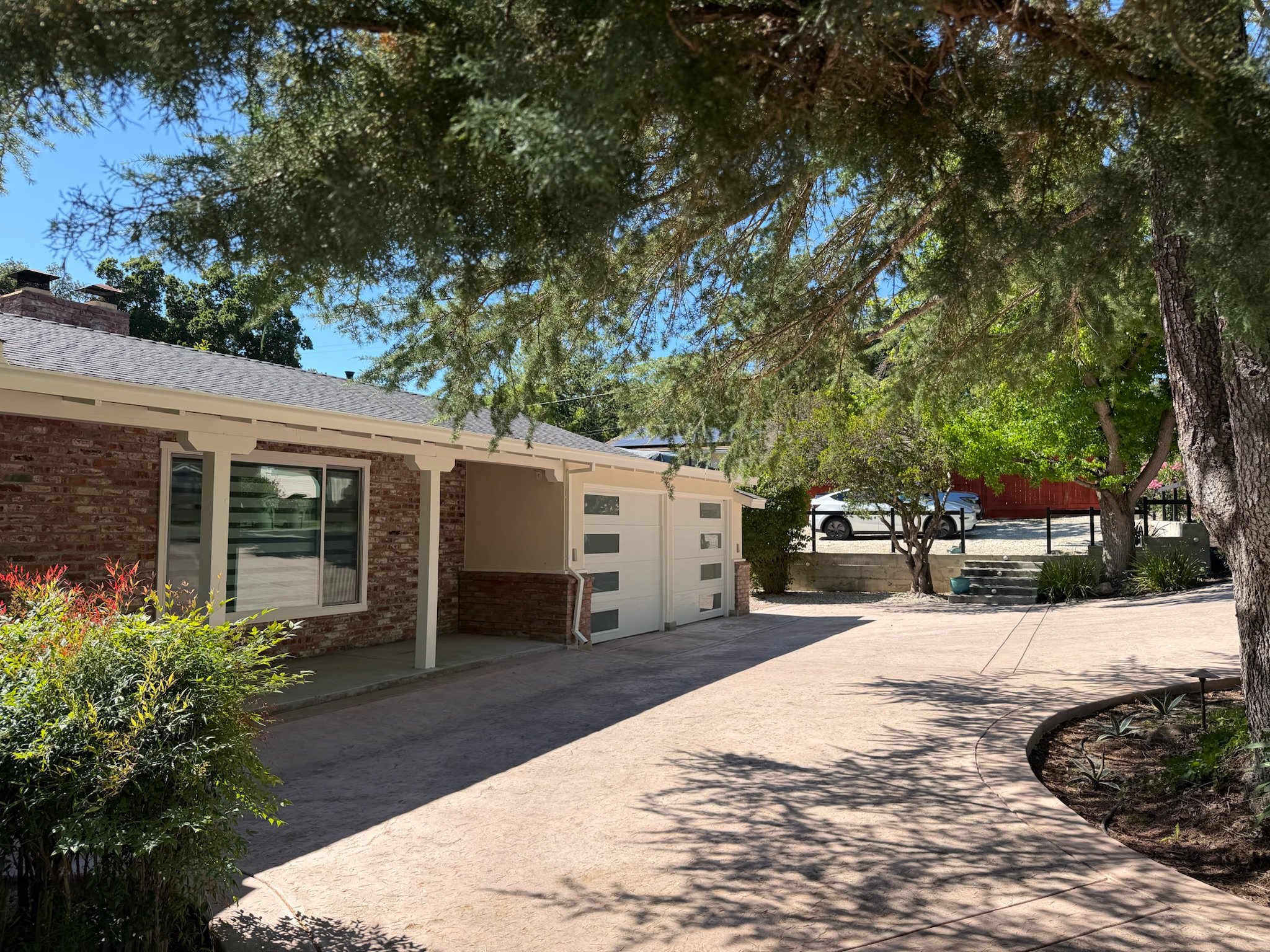 Alamo House: 145 Austin Lane