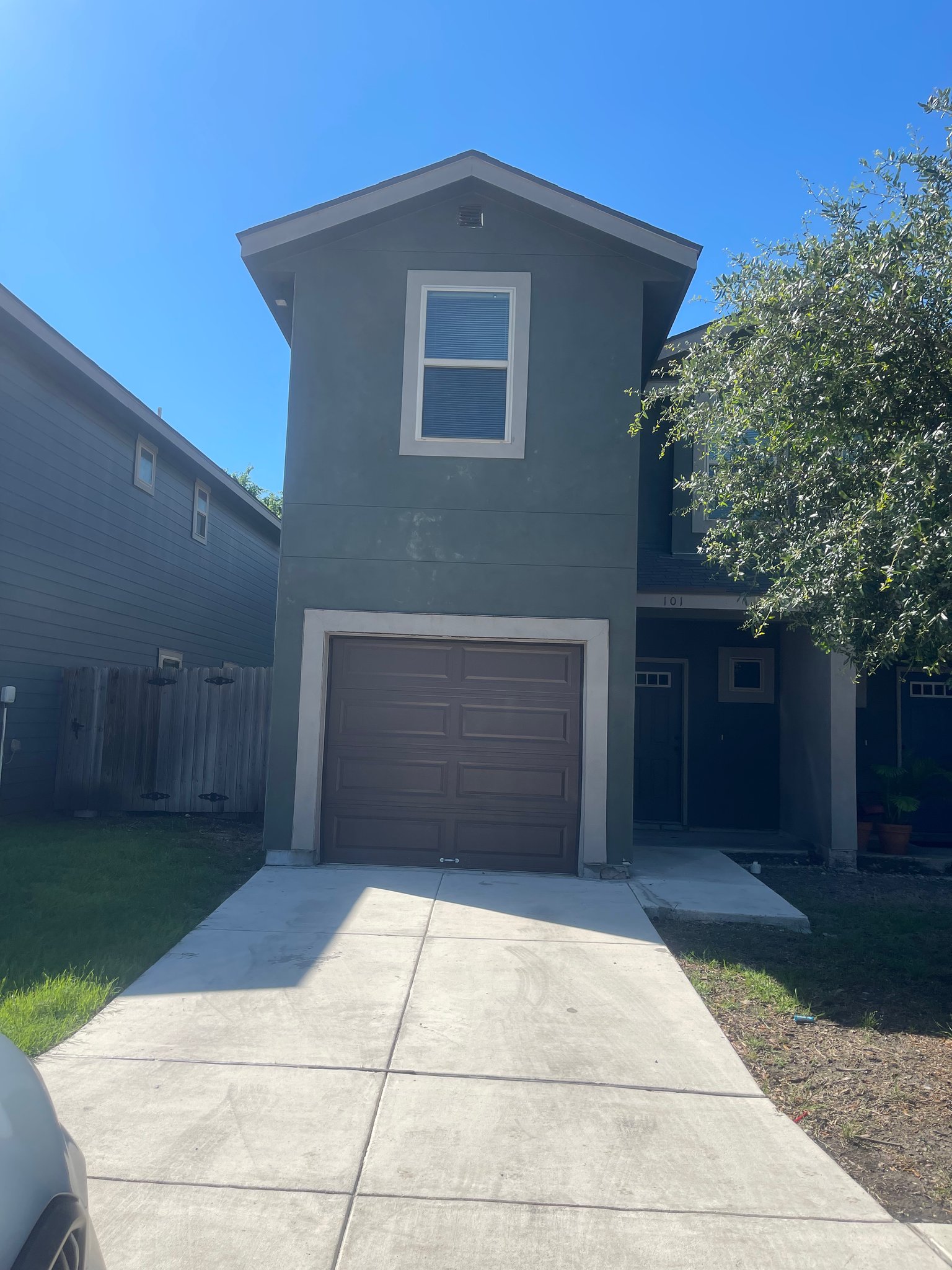 San Antonio Townhome: 6934 Lakeview Dr