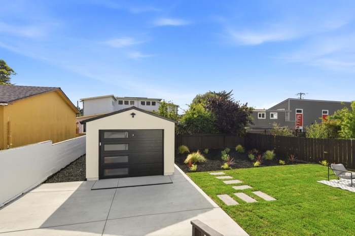 Pacifica House: 212 Winona Ave
