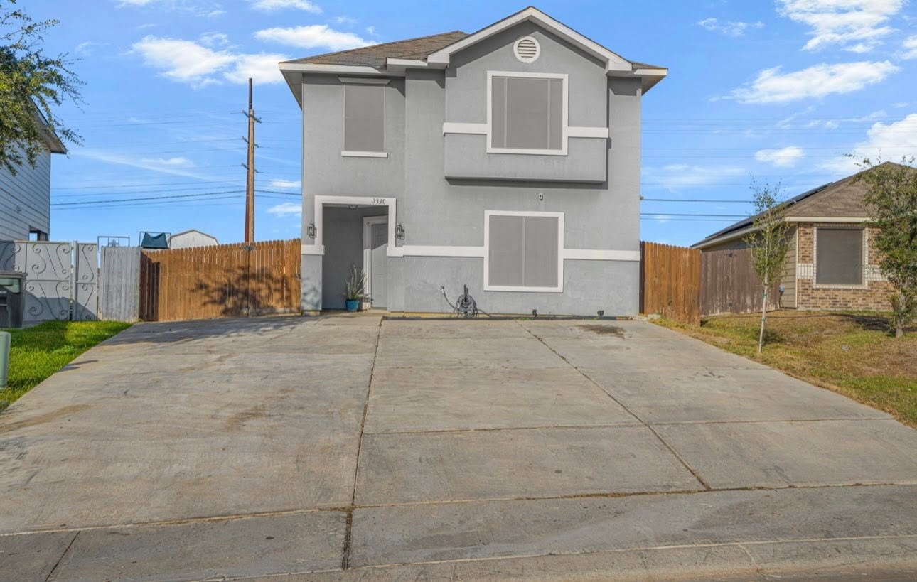 Laredo House: 3330 La Terraza Way