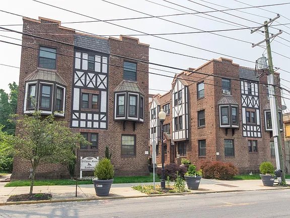 Merchantville Apartment: 606 W Maple Ave