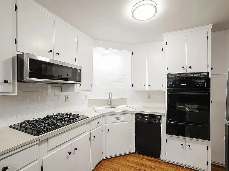 Minneapolis Apartment: 508 Ridgewood Ave