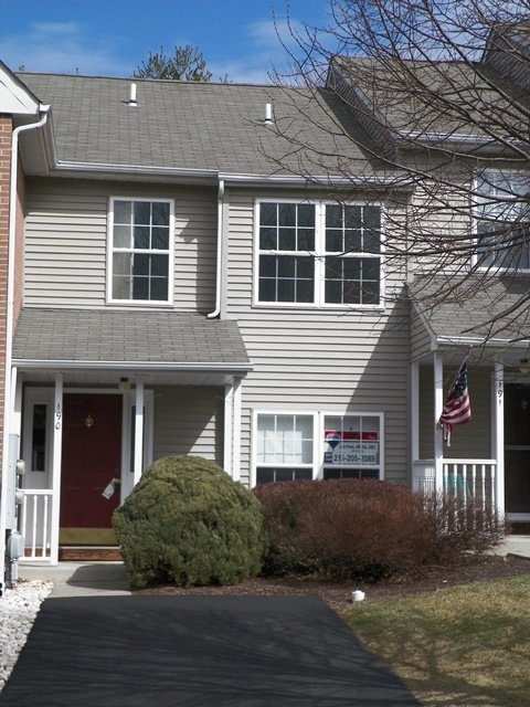 Doylestown Townhome: 190 Victoria Ct