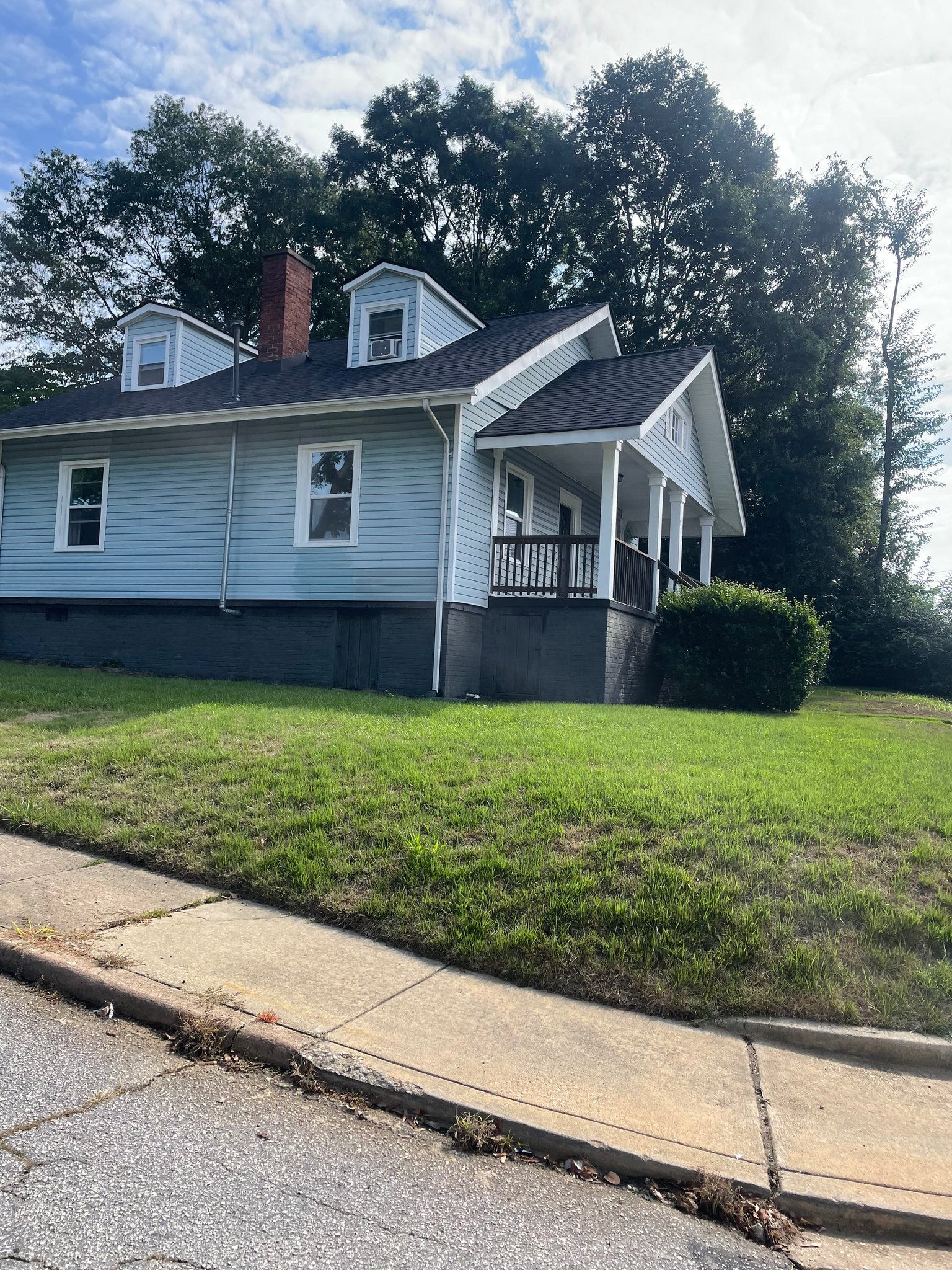 Spartanburg House: 534 Wofford St