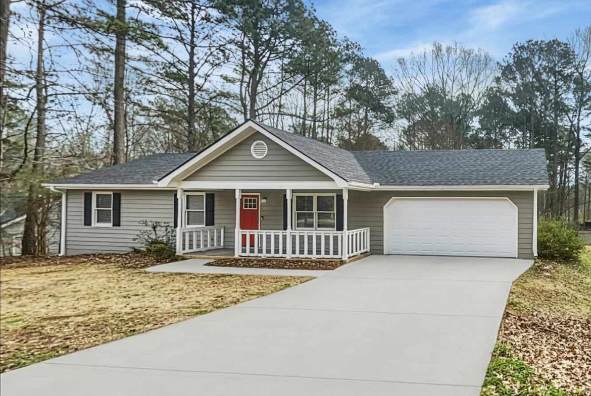 Dr Covington House: 301 E Country Woods