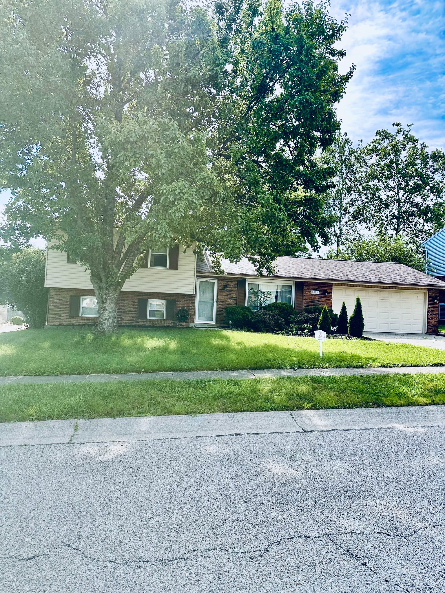 Fairfield House: 5876 Coachmont Dr