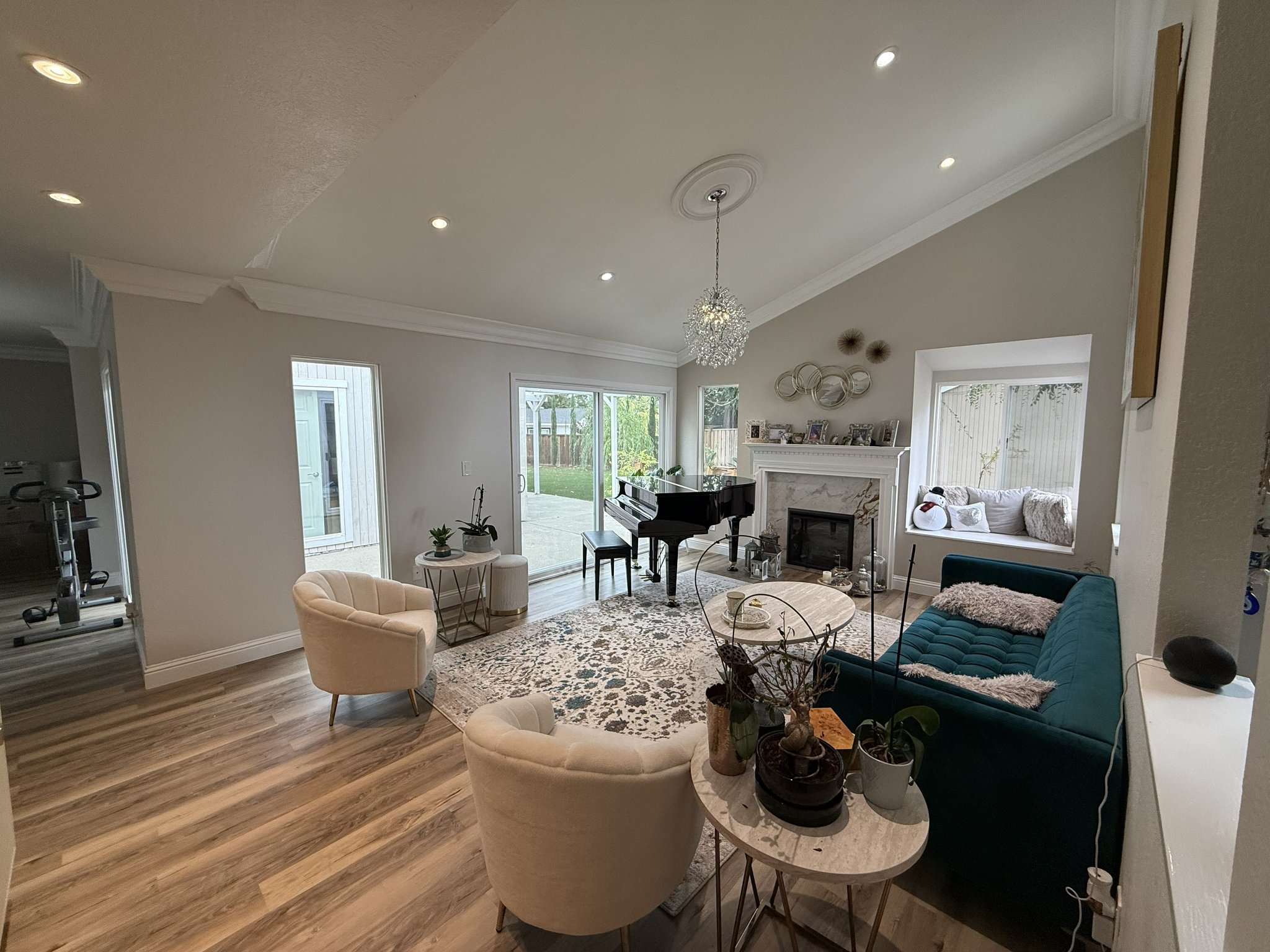 Pleasant Hill House: 328 Flaming Oak Dr