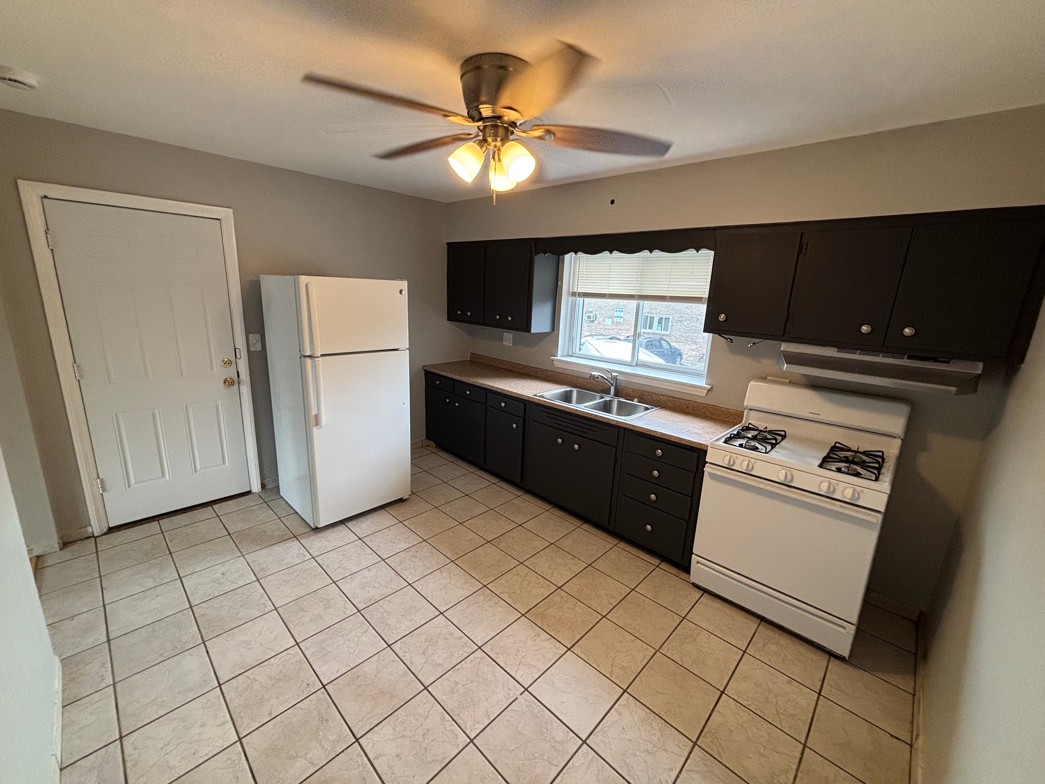 Cicero Apartment: 1601 S 58th Ave