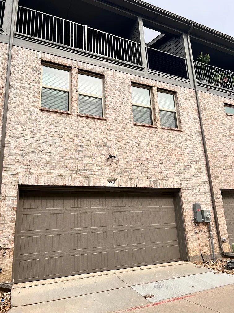 Plano Townhome: 332 Blackthorne Dr