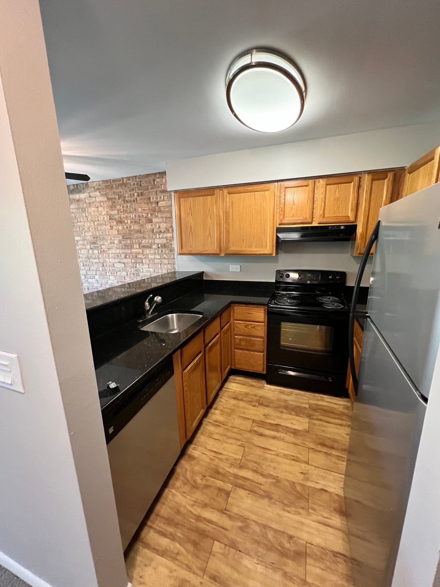 Lisle Apartment: 5650 Abbey Dr.