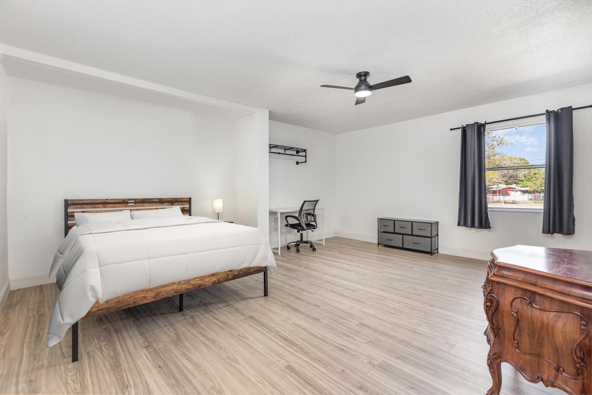 Sarasota Single Room: 733 Tarpon Avenue