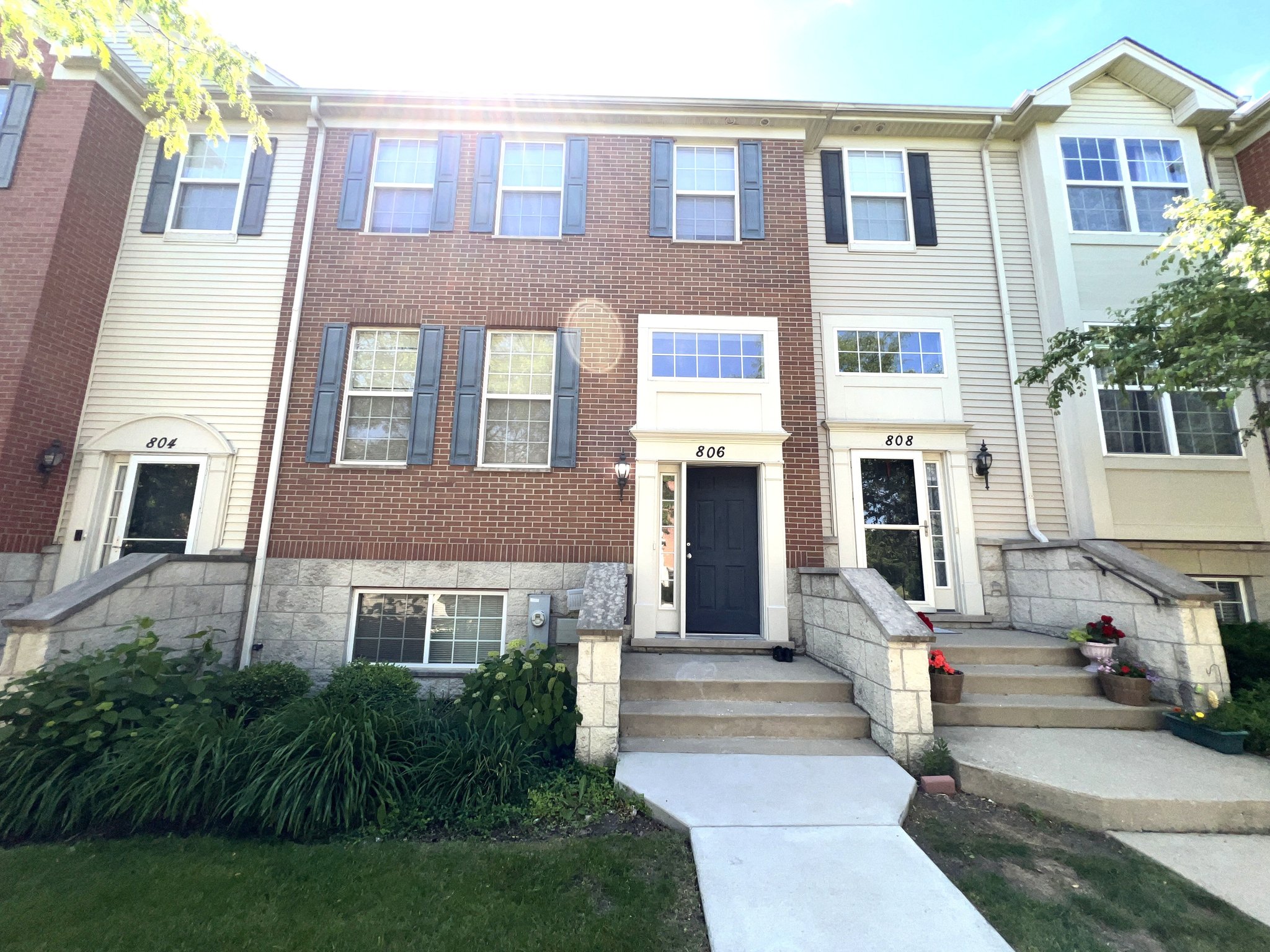 Aurora Townhome: 806 Lewisburg Ln