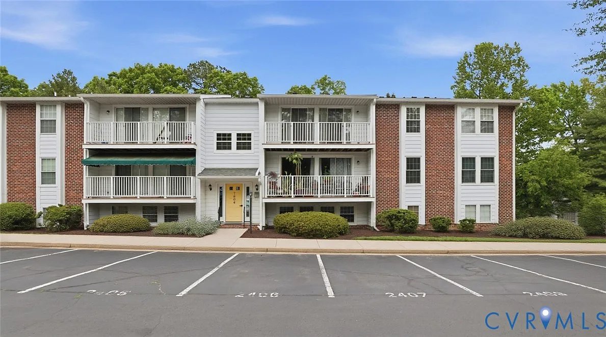 Richmond Condo: 7604 Roscommon