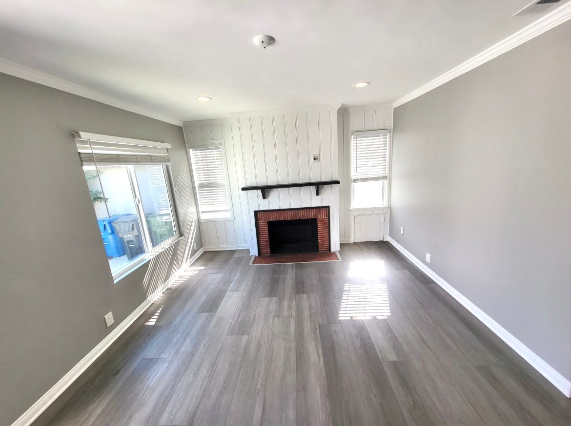 Inglewood Apartment: 1135-1/2 E. 67th St.