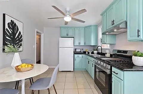 Oakland House: 3324 Delaware St