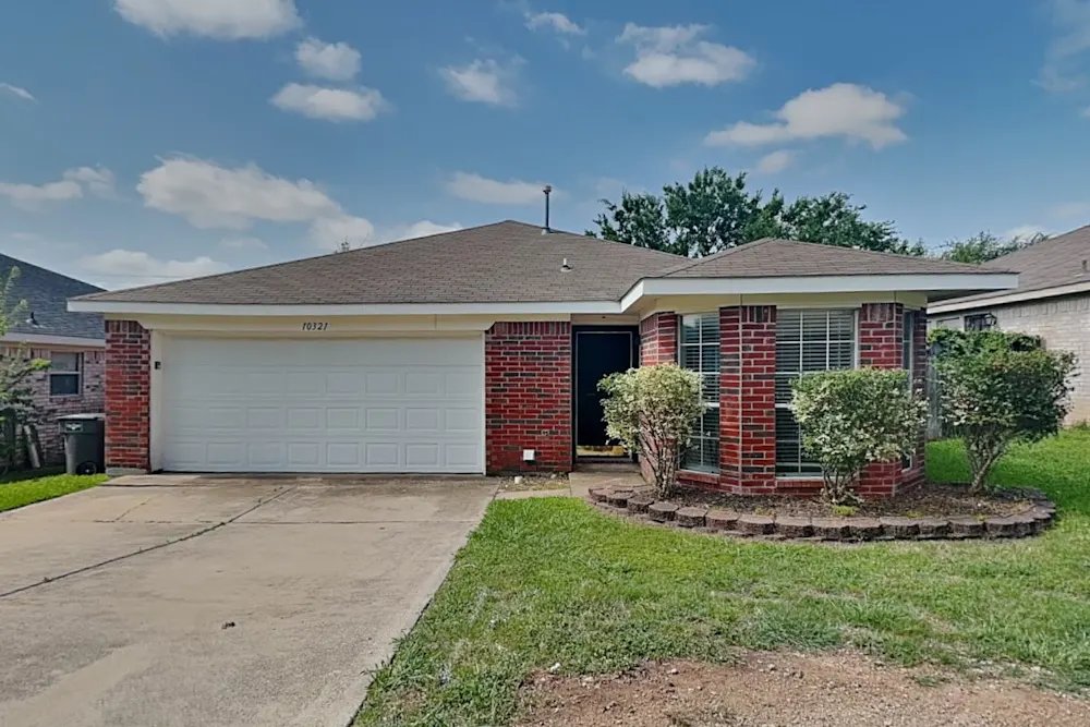 Fort Worth House: 10321 Pleasant Mound Dr