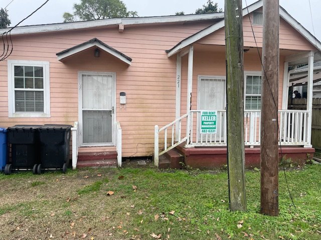 New Orleans House: 221 Hillary St.