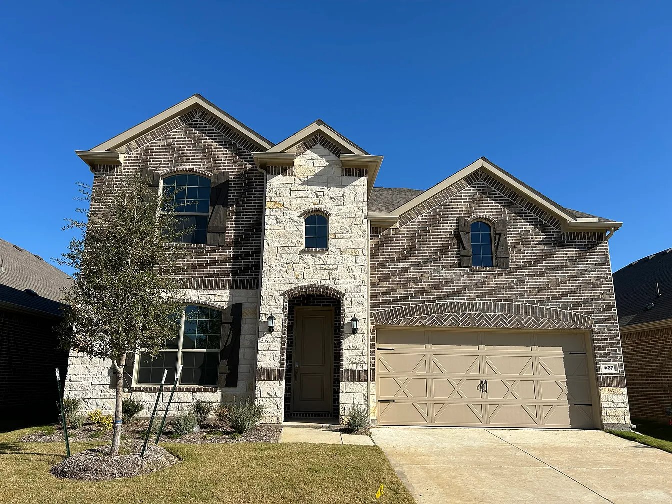 Little Elm House: 537 Breeds Hill Rd