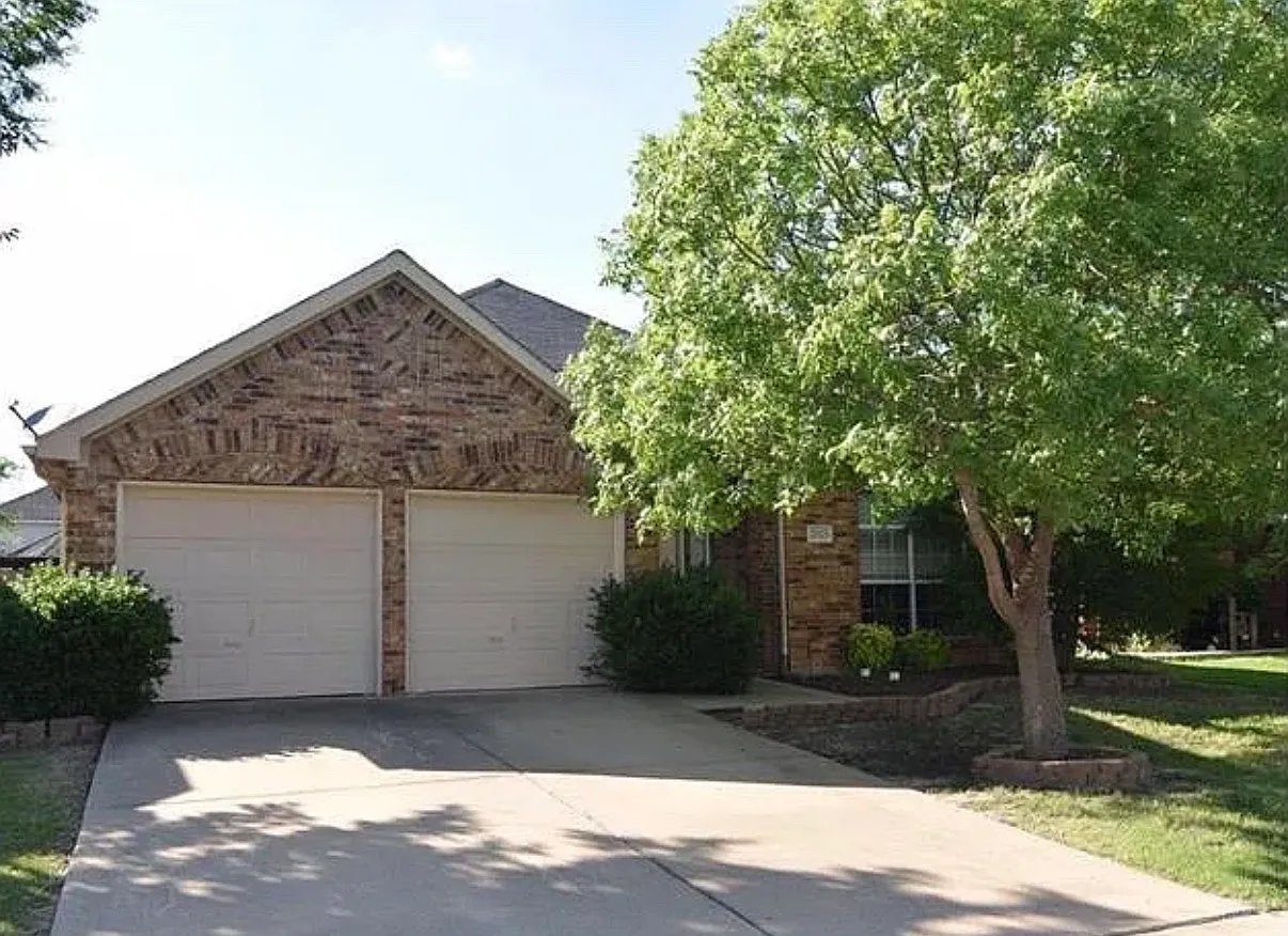 Little Elm House: 2525 Persimmon Dr