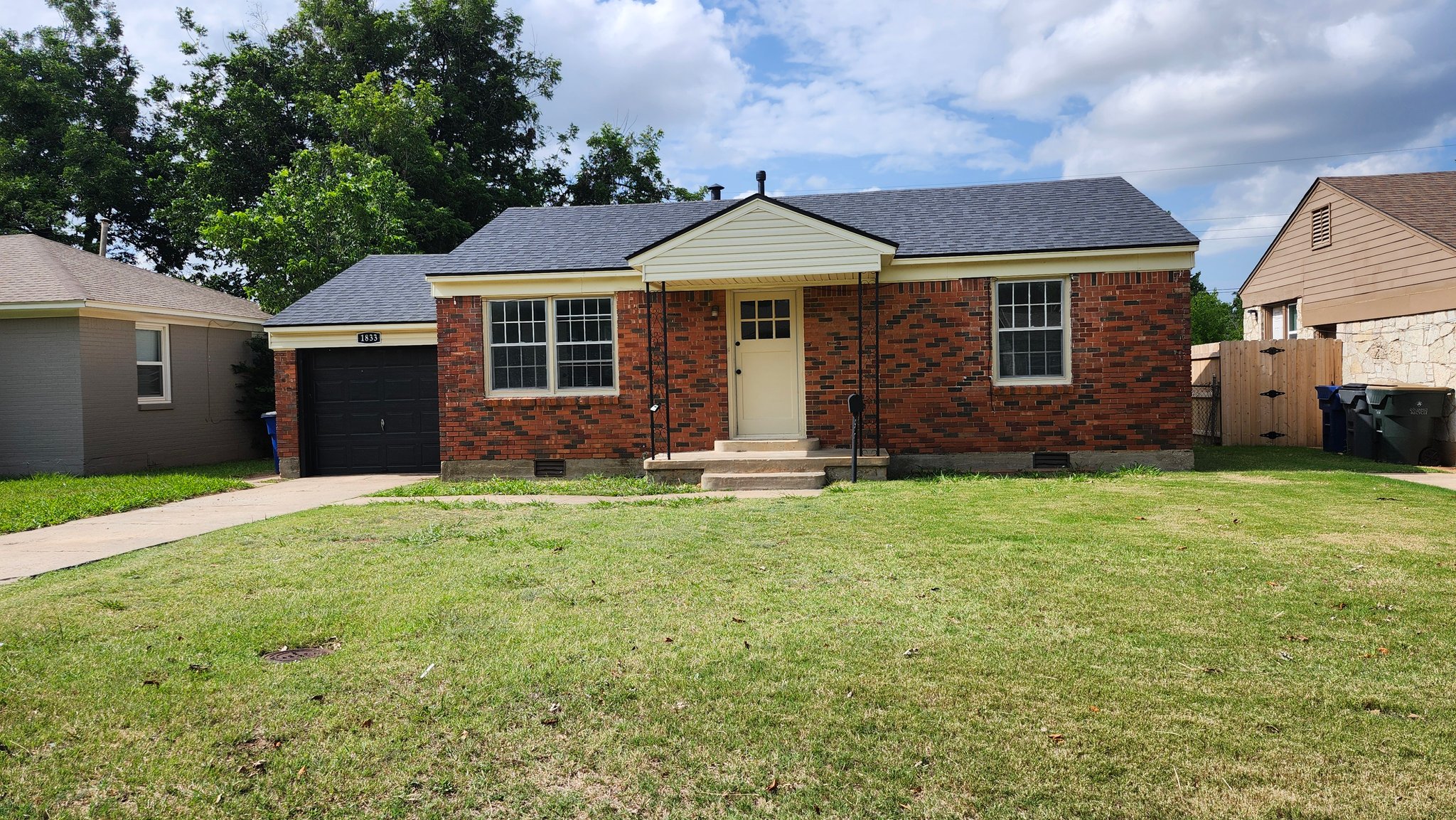 The Villiage House: 1833 Westchester Dr