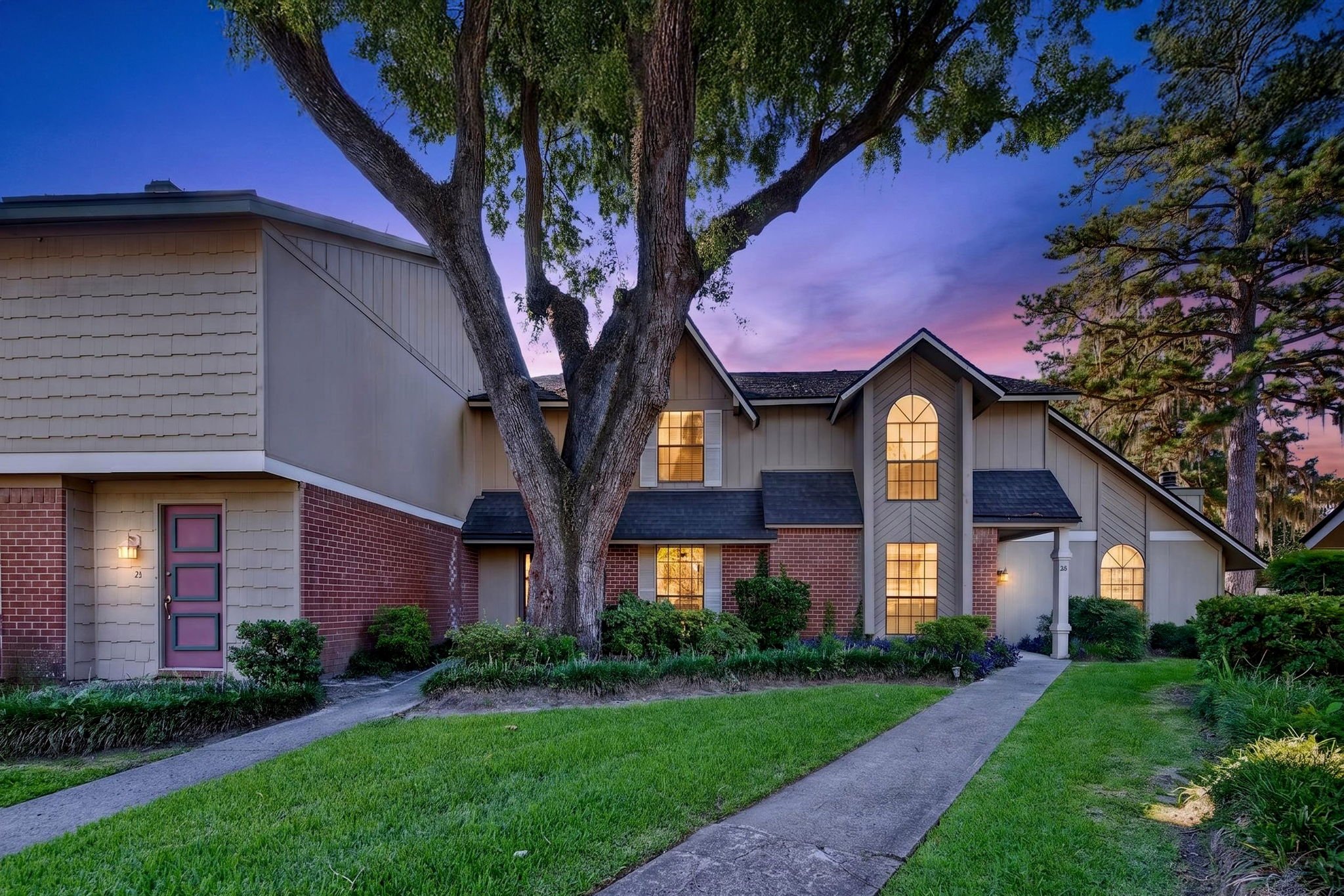 Savannah Townhome: 459 Mall Blvd
