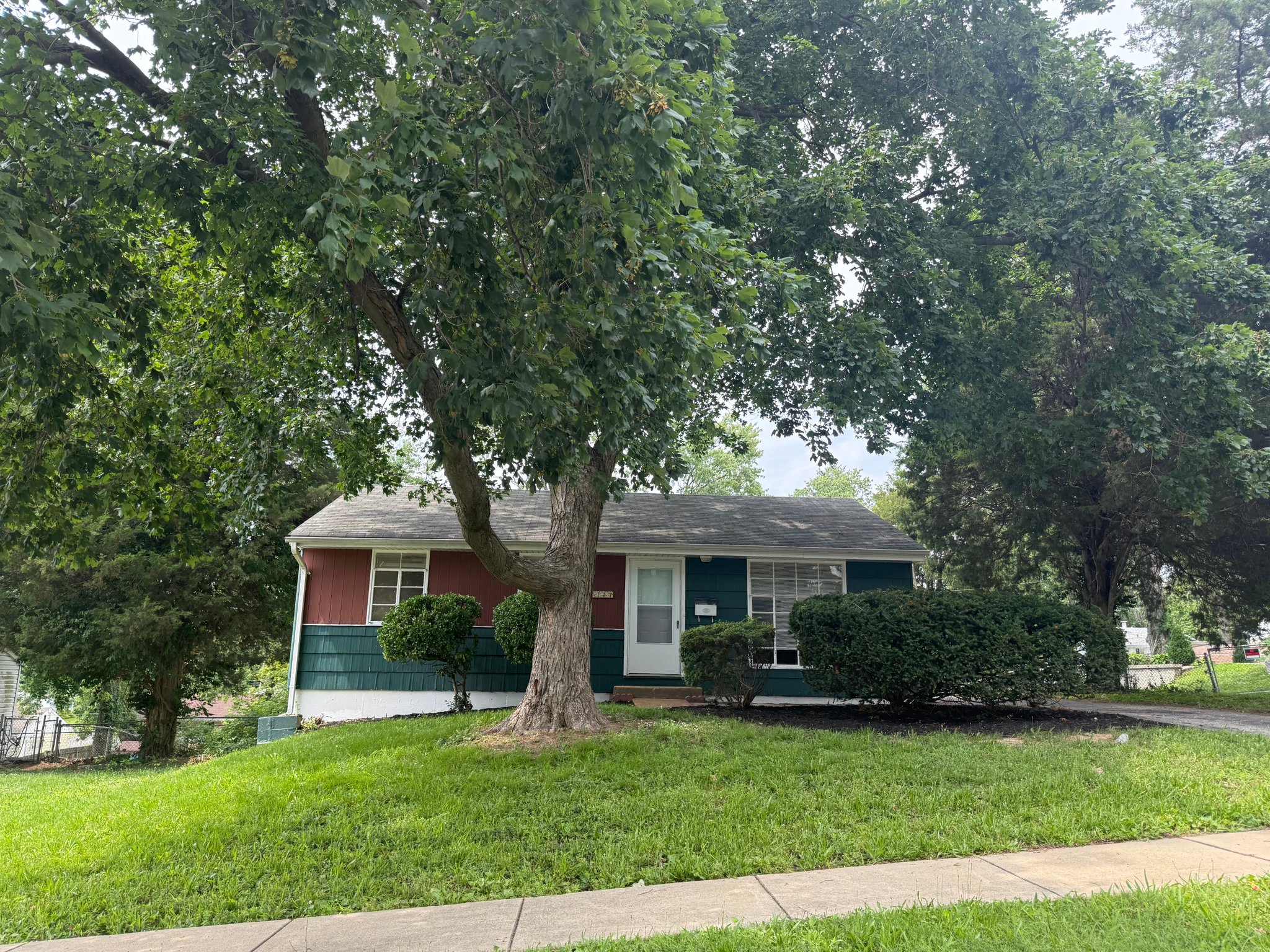 St. Louis House: 7727 Paddington