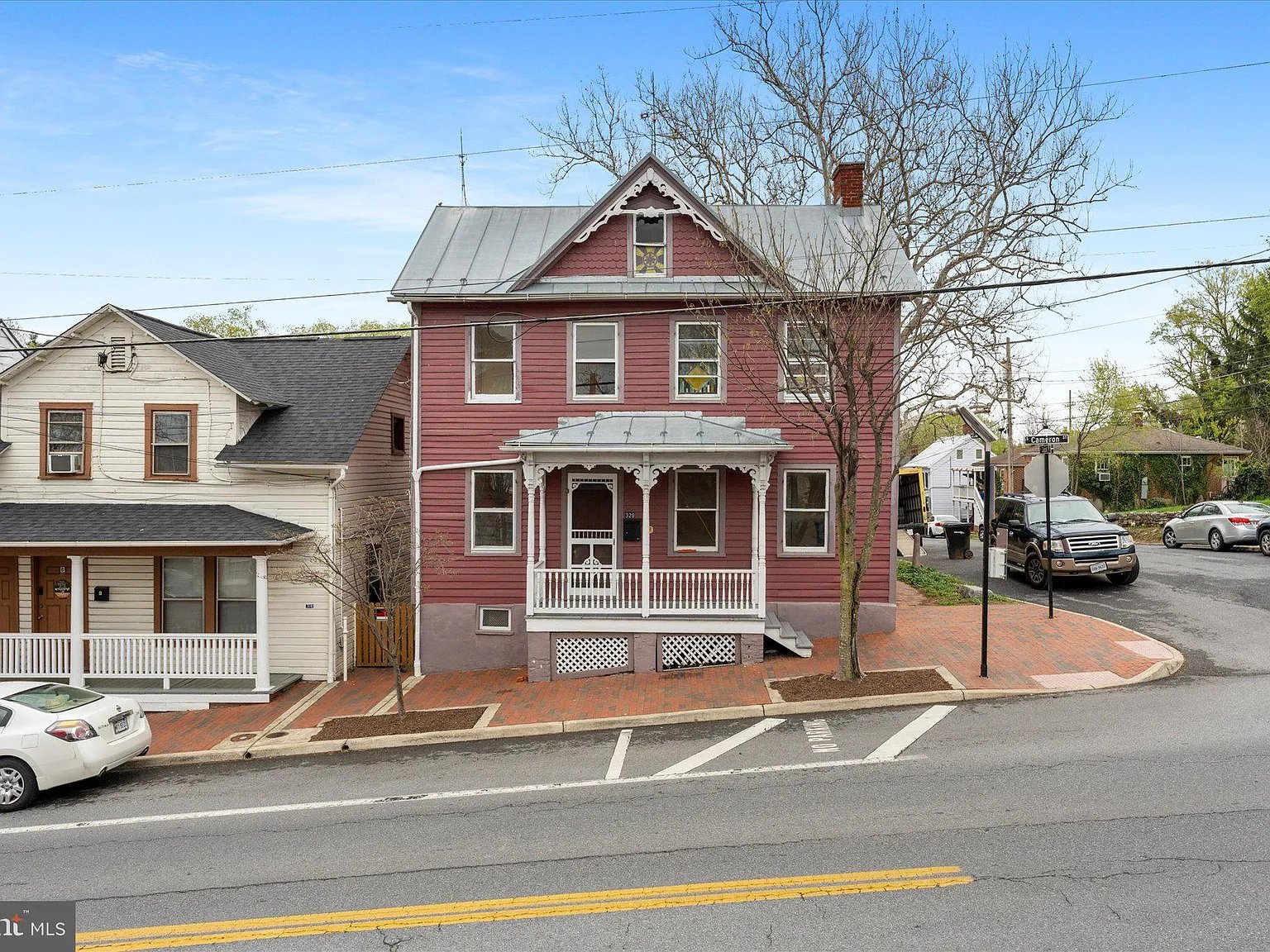 Winchester Townhome: 320 South Cameron Street