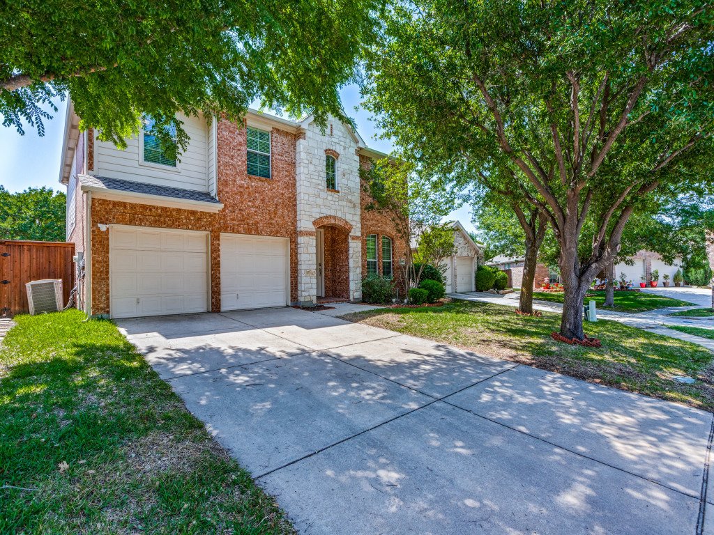 McKinney House: 3808 Oakhurst Ln
