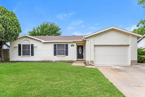 Lancaster House: 1614 Willowbrook St,
