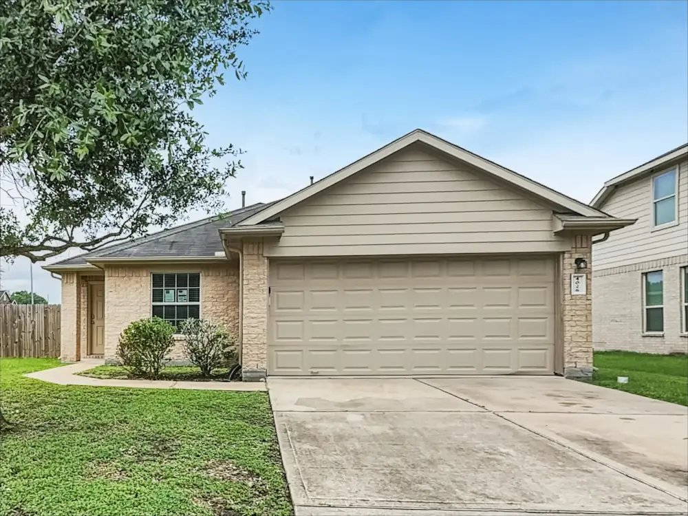 Fresno House: 4026 Hawthorn Arbor Court
