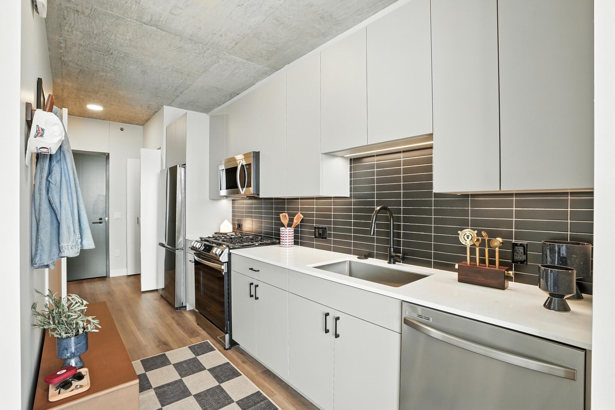 Chicago Condo: 1099 W Carroll Ave