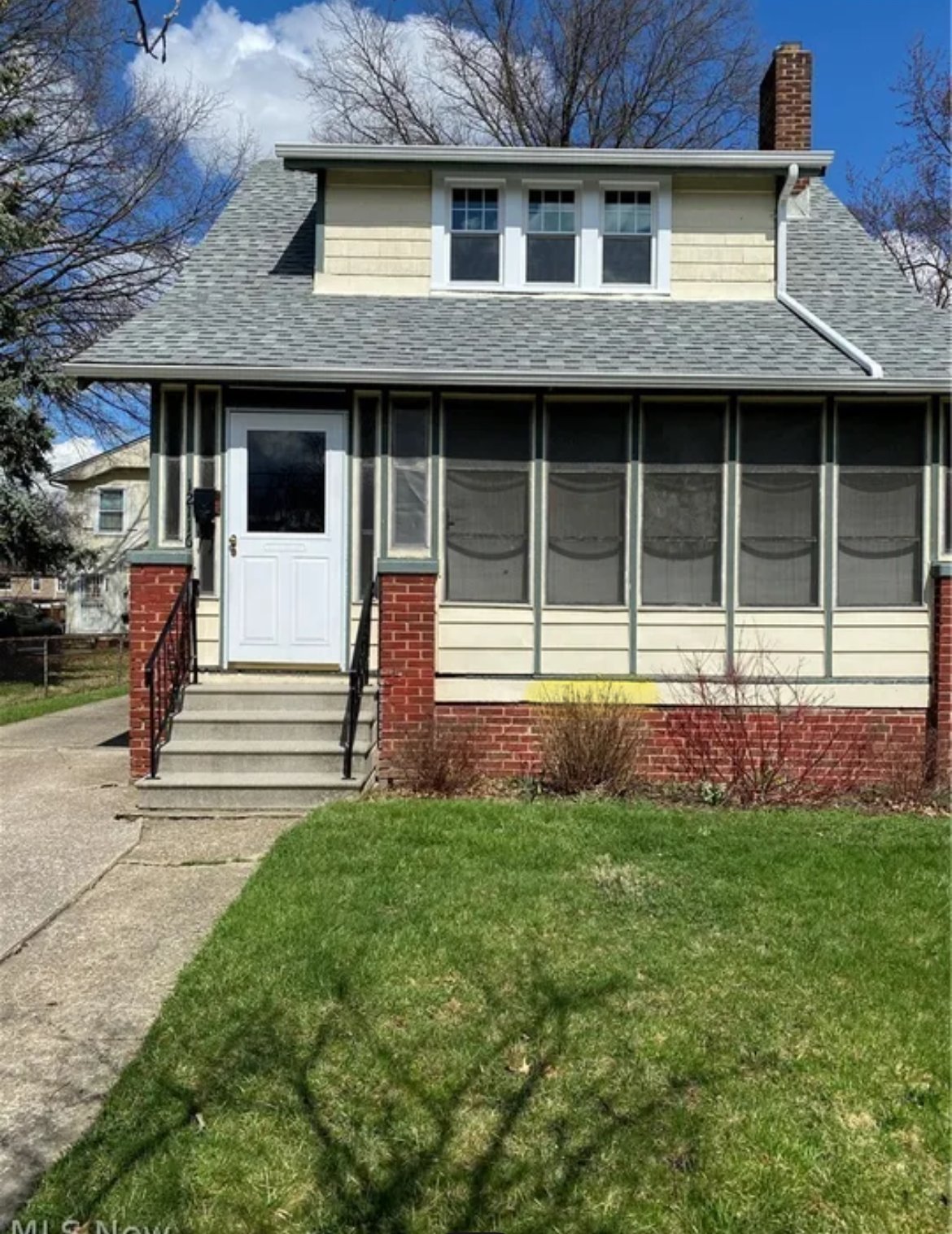Cleveland House: 12116 Longmead Ave
