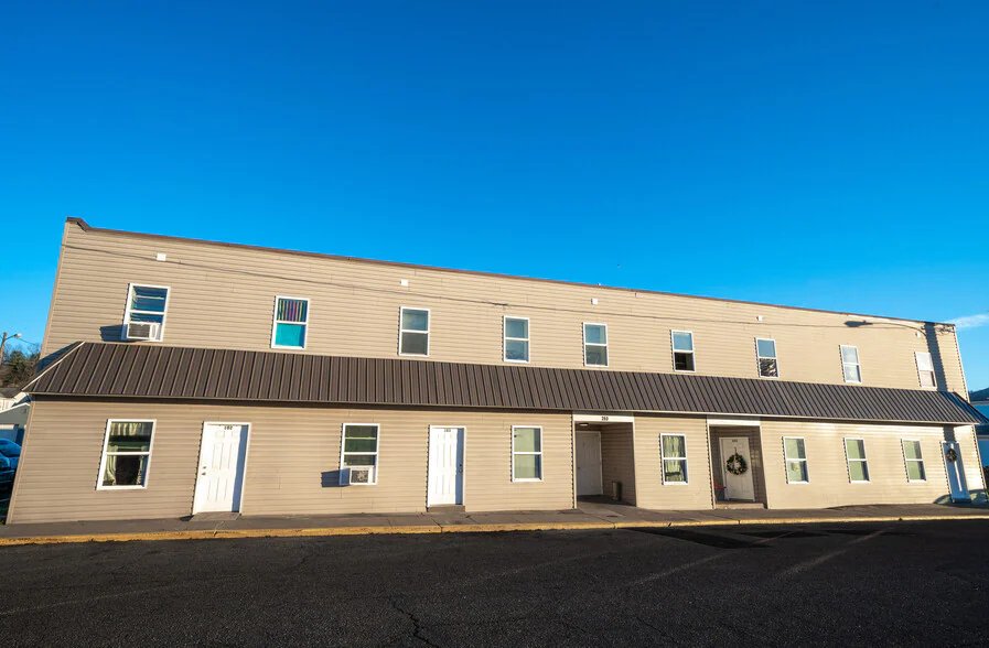 Waynesboro Apartment: 260 N. Commerce Ave.