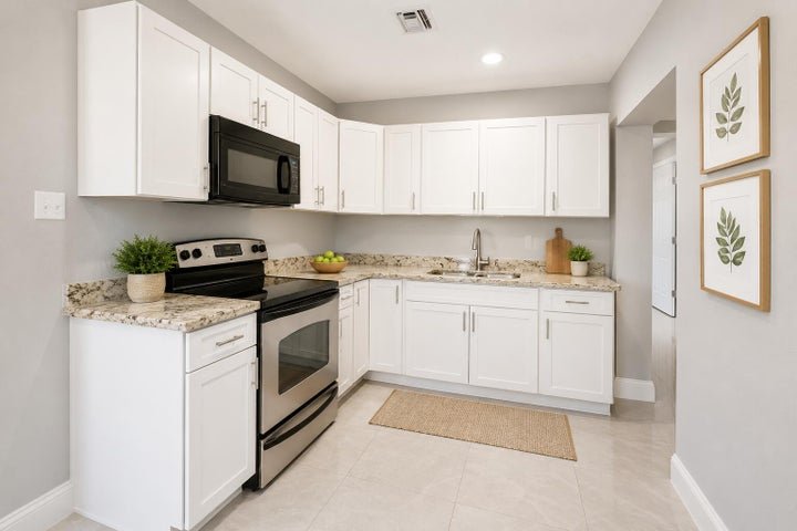 West Palm Beach House: 5605 Pinewood Avenue