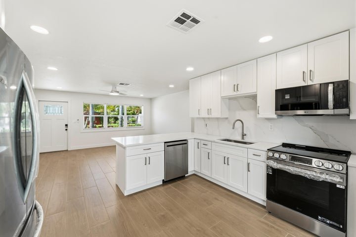 West Palm Beach House: 802 Lytle Street