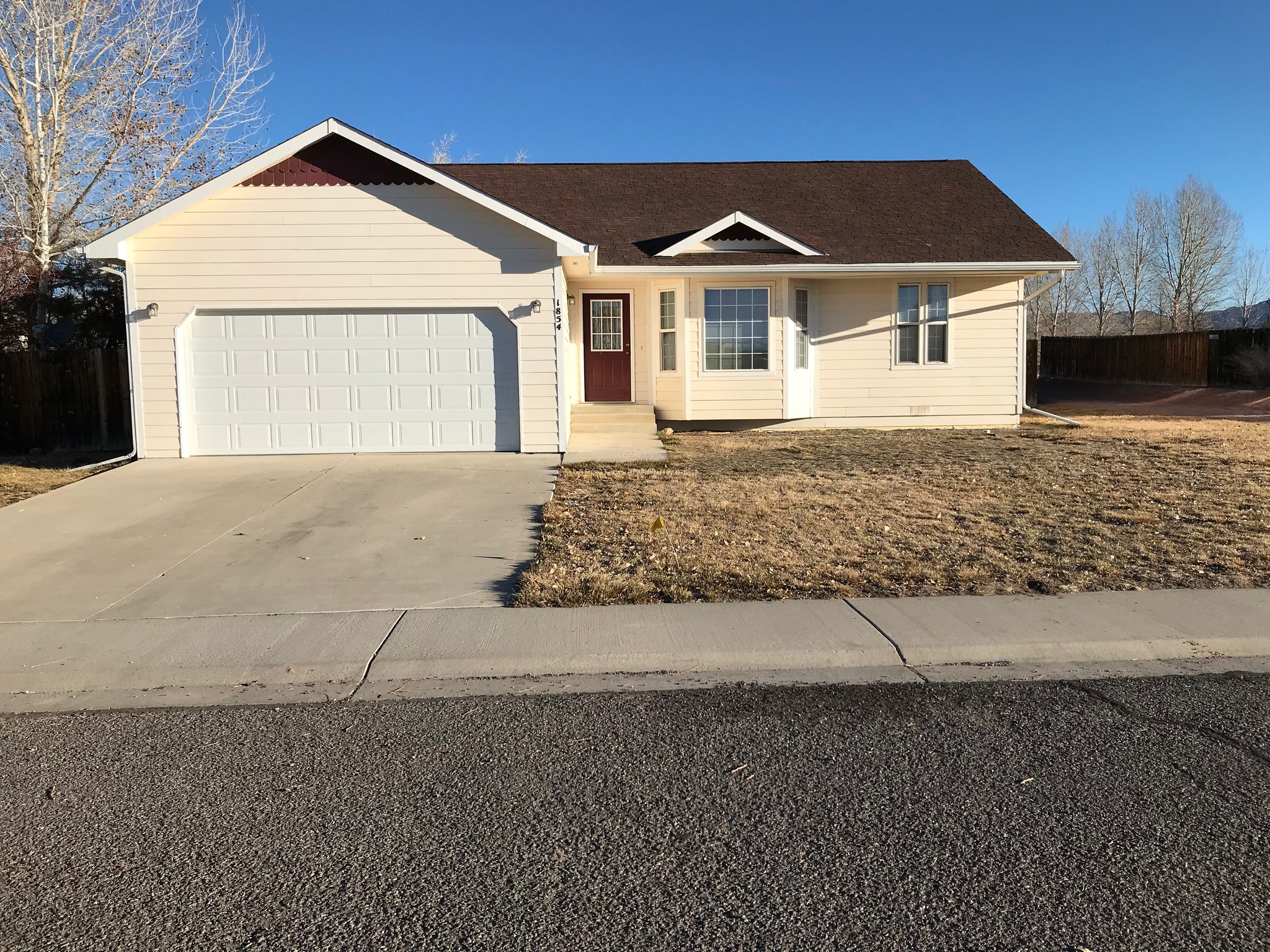 Montrose House: 1854 Natalia Way