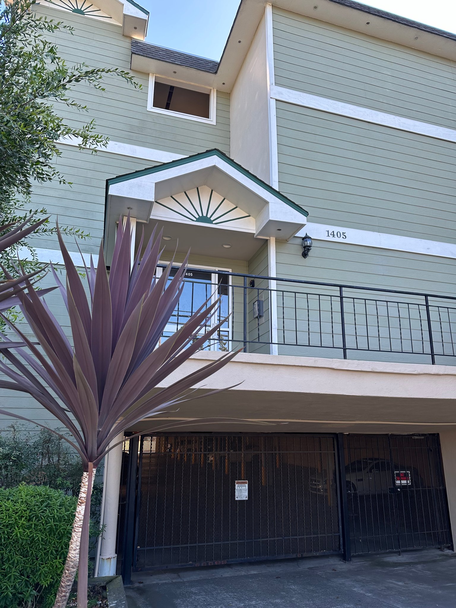 Burlingame Apartment: 1405 Oak Grove Ave