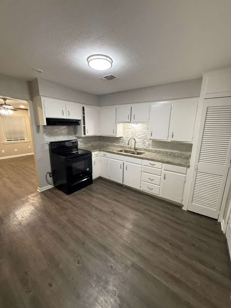 Fort Worth Multiplex: 2522 Normont Cir