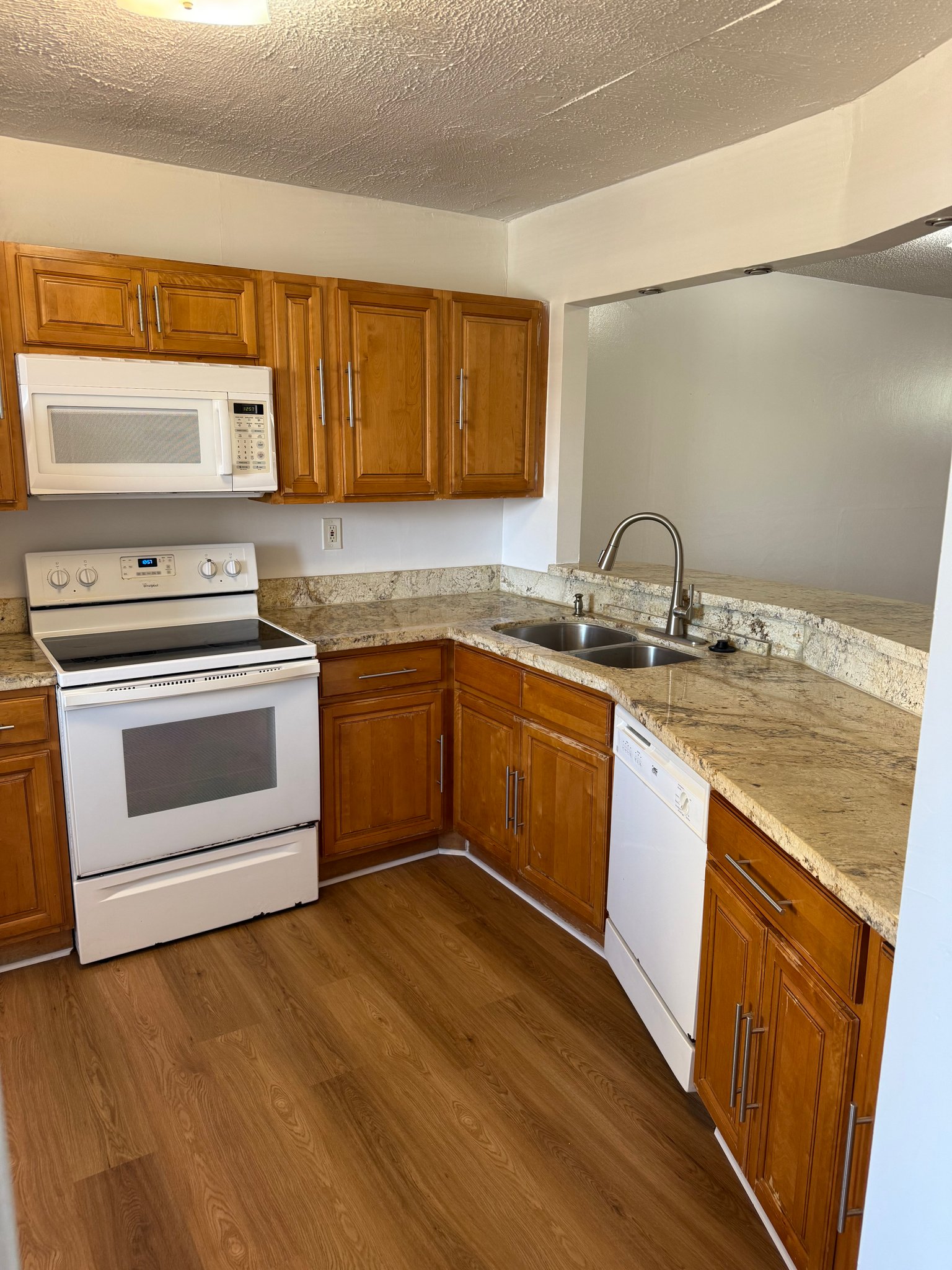 North Miami Beach Condo: 1750 NE 191st St