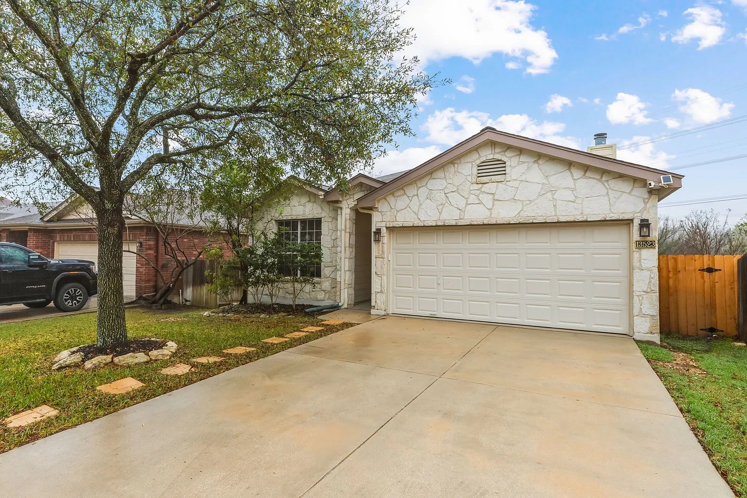 Helotes House: 13523 Topaz Lk