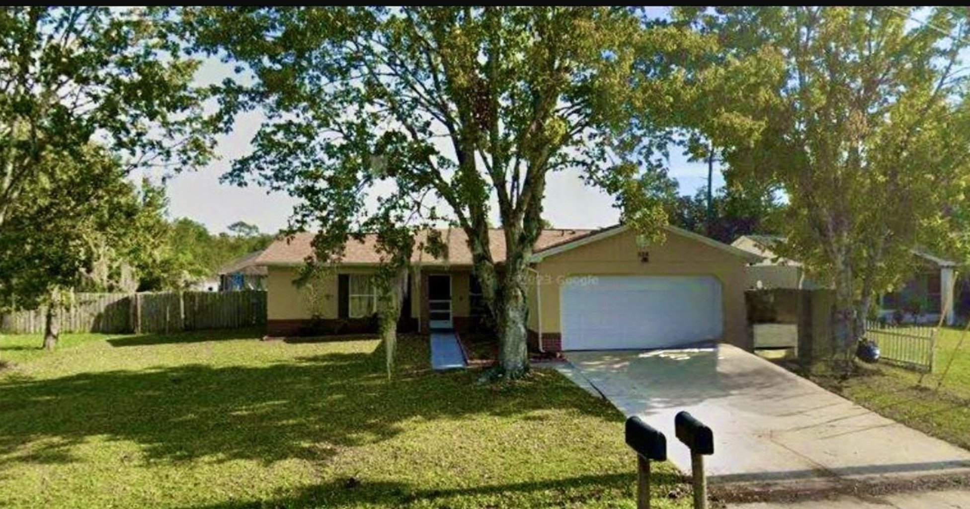 Kissimmee House: 330 Colonade Ct,