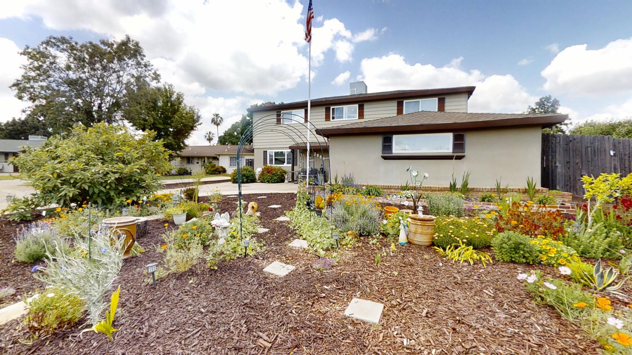 Rancho Cordova House: 2956 treen