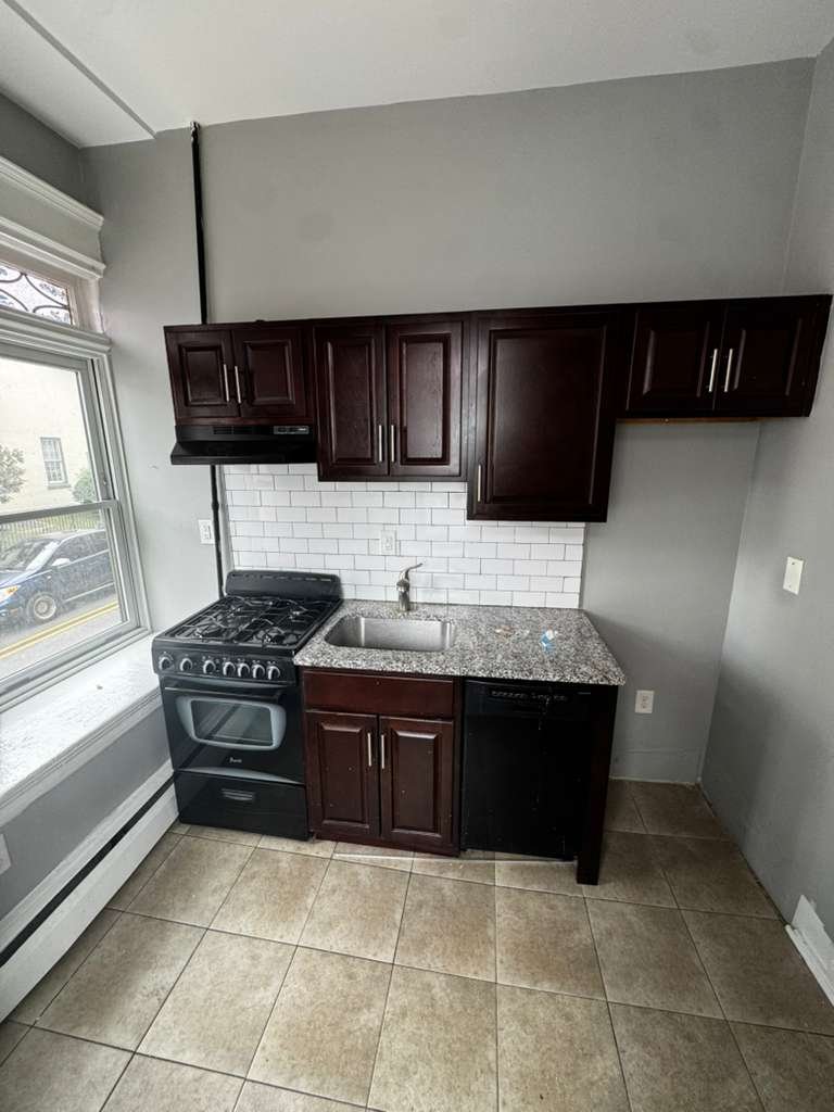 Trenton Apartment: 202-204 E Hanover St